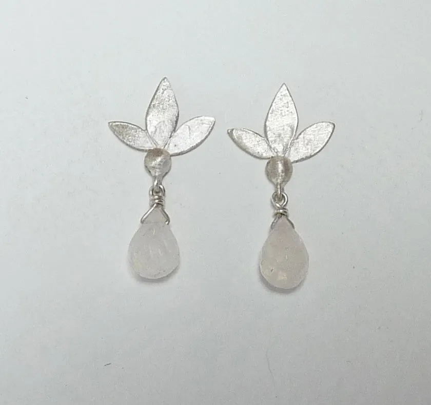Ami Leaf Stud Earrings With Gemstone