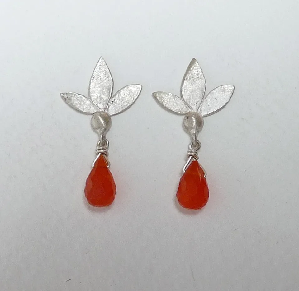 Ami Leaf Stud Earrings With Gemstone