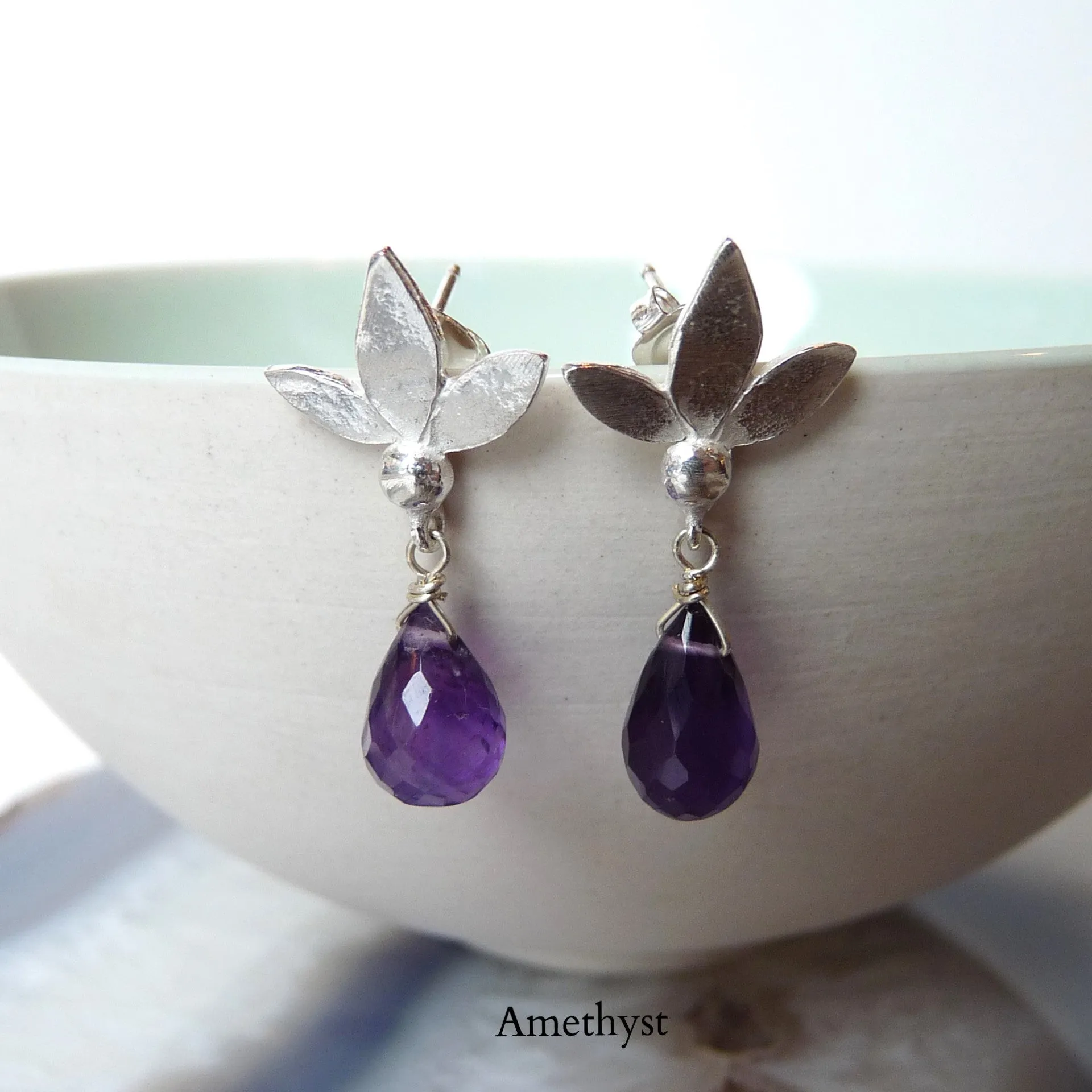 Ami Leaf Stud Earrings With Gemstone