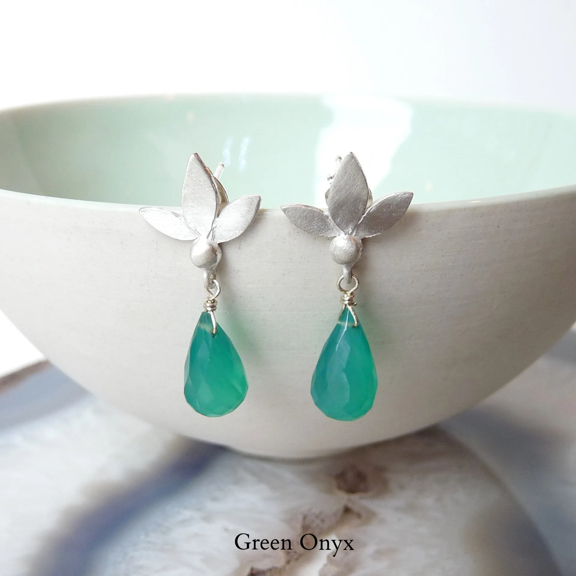 Ami Leaf Stud Earrings With Gemstone