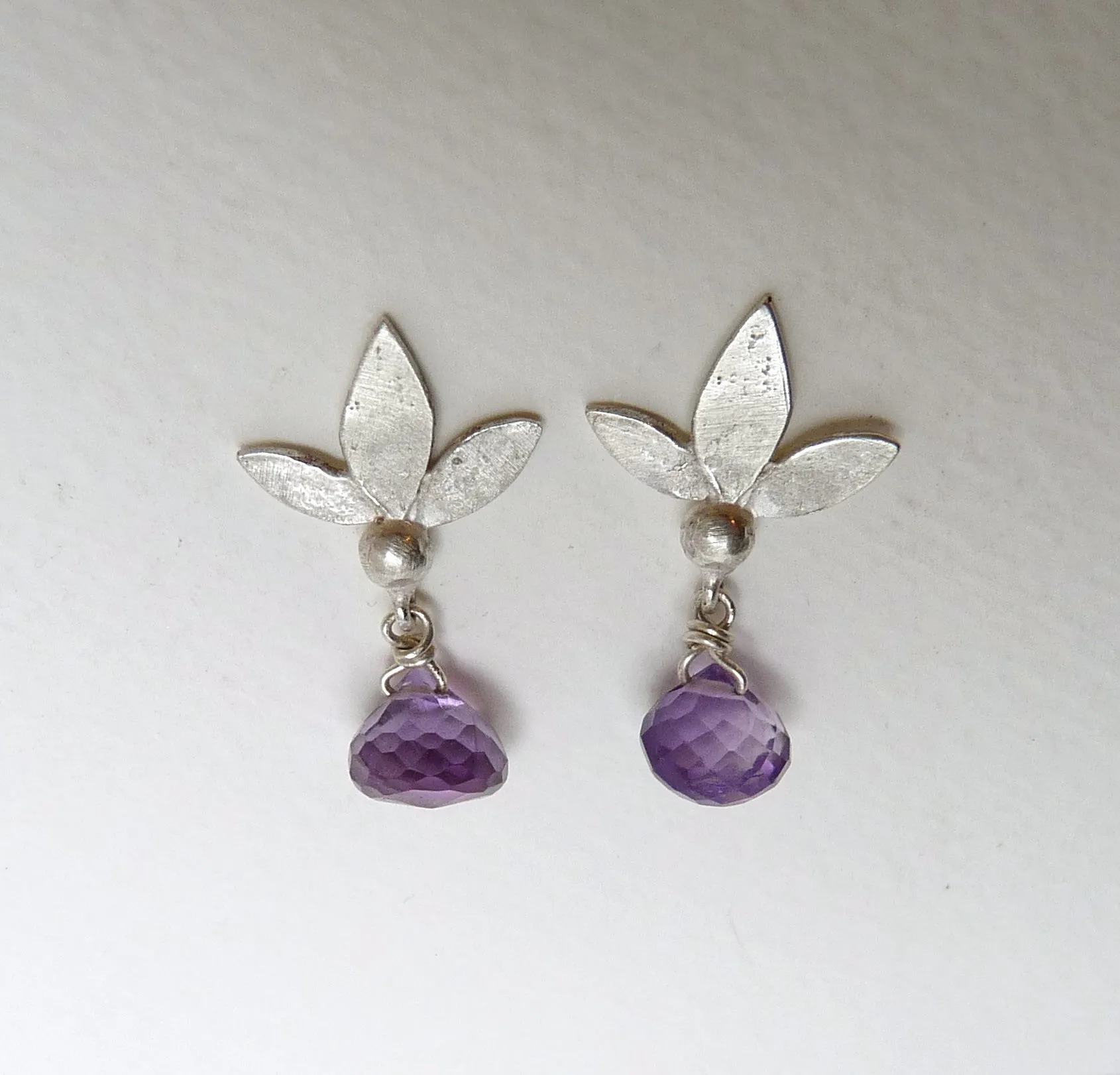 Ami Leaf Stud Earrings With Gemstone