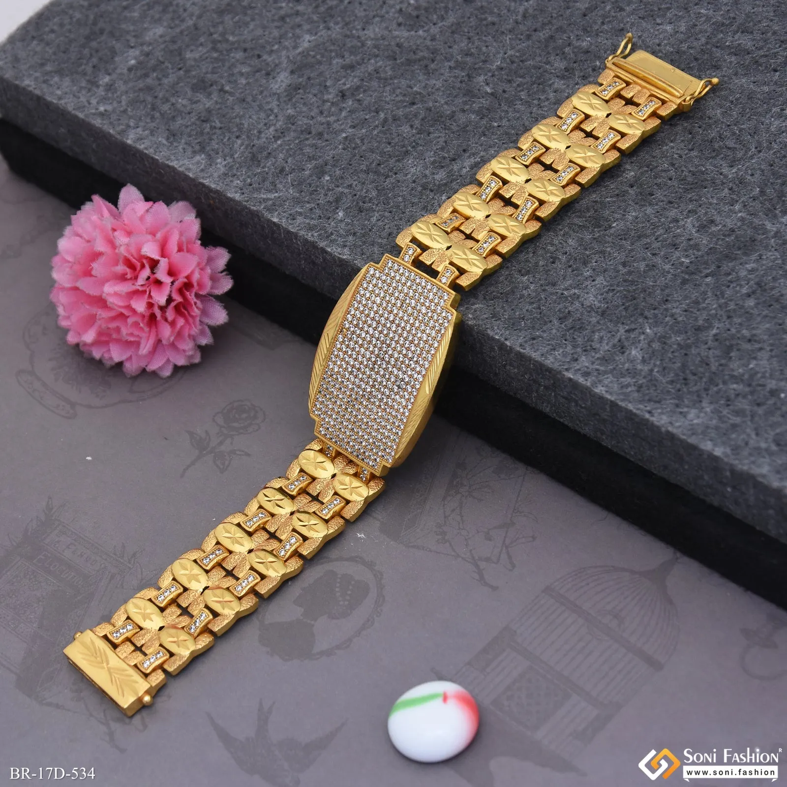 Excellent Design Gold Plated Bracelet for Men - Style D534