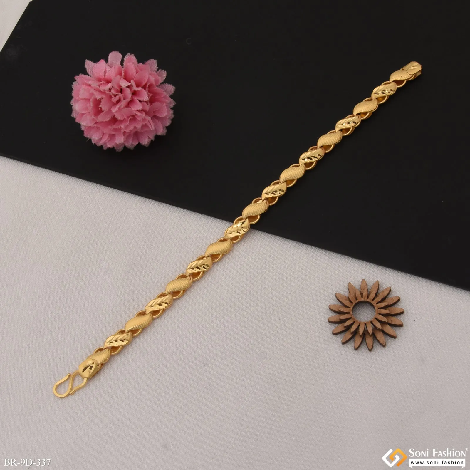 Excellent Design Gold Plated Kohli Bracelet for Men - Style D337