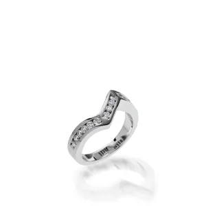 Intrigue Round Brilliant Diamond Wedding Band