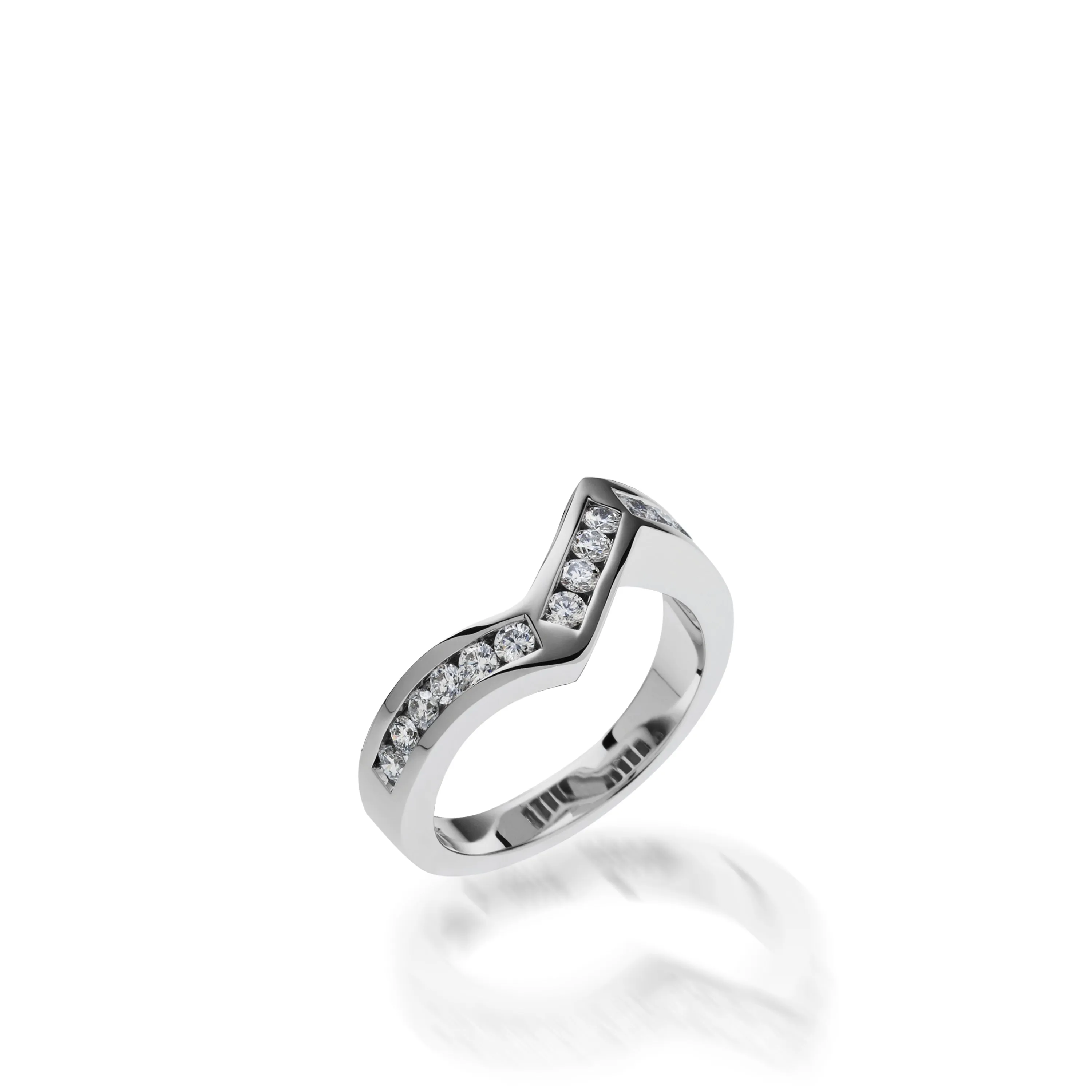 Intrigue Round Brilliant Diamond Wedding Band