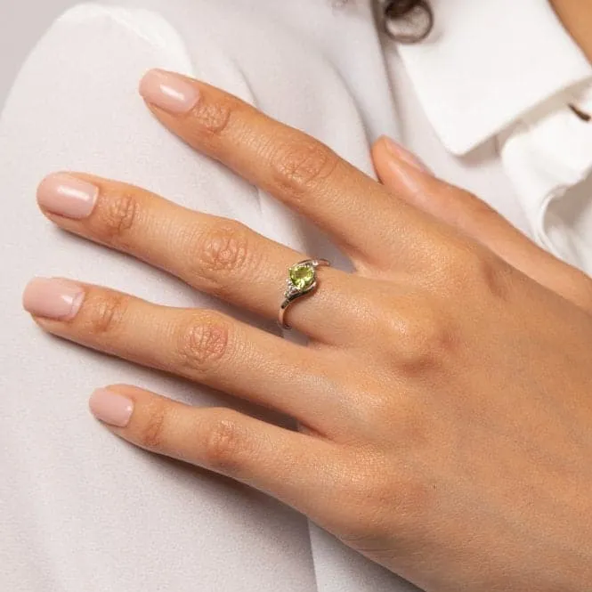 Trillion Peridot White Topaz 9ct White Gold Ring GR617G