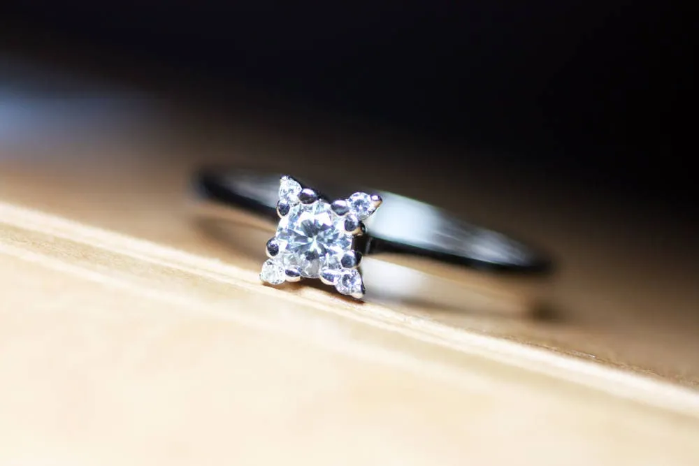 White Gold Diamond ring