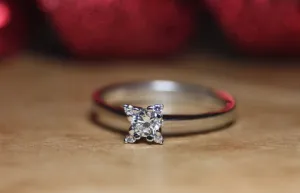 White Gold Diamond ring